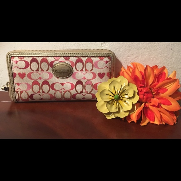 Coach Handbags - Coach Peyton Valentine Wallet.